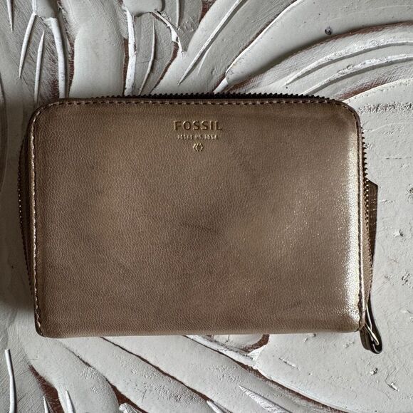 Fossil Sydney Multifunction Metallic Gold Wallet - Picture 1 of 6